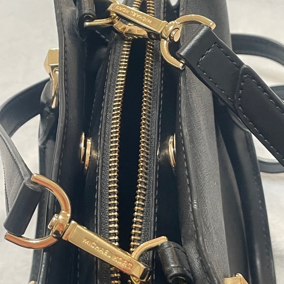 Michael Kors Edith Saffiano Satchel Handbag, Crossbody Black Pre-Owned - Picture 12 of 15